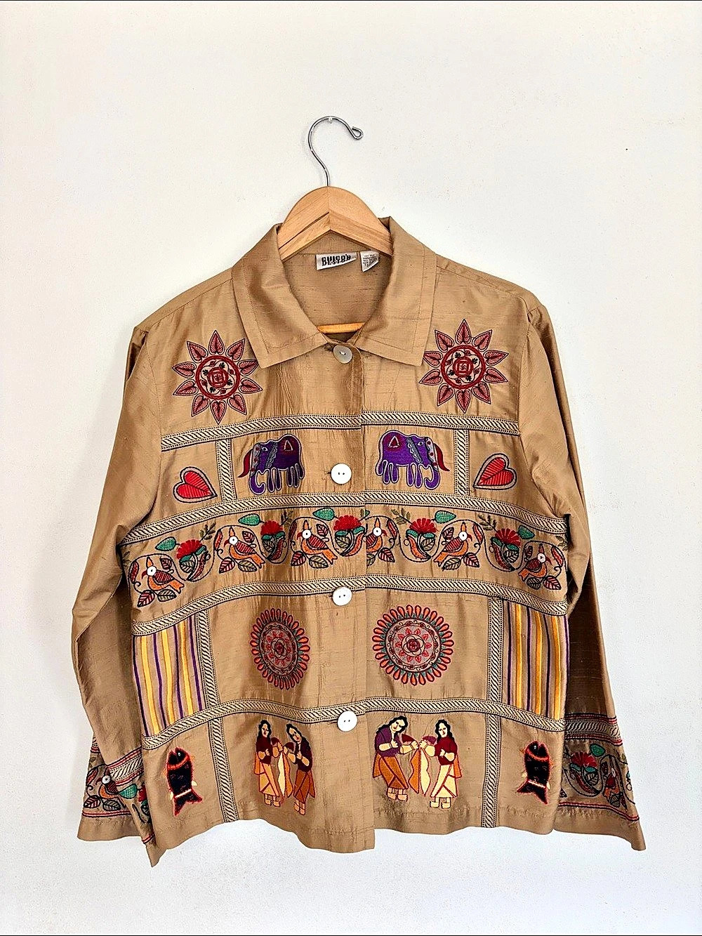 Vintage Chico's Design beige silk-blend top featuring colorful embroidery